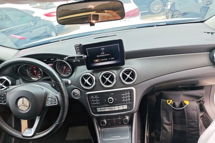 Used Mercedes-Benz GLA 2018 GLA 200 Sport Edition Center Console