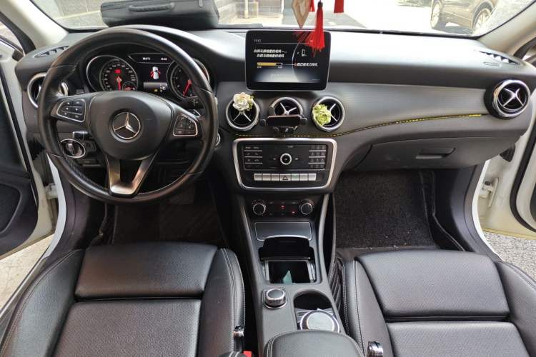 Used Mercedes-Benz GLA 2018 GLA 200 Sport Edition Center Console