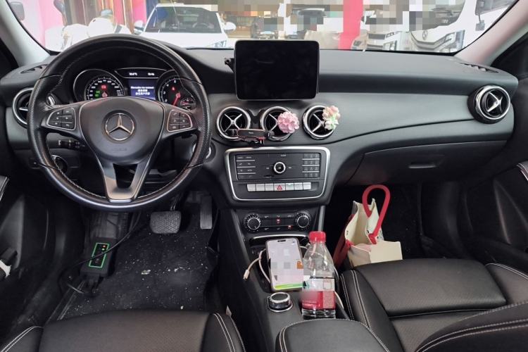 Used Mercedes-Benz GLA 2018 GLA 200 Fashion Model Center Console