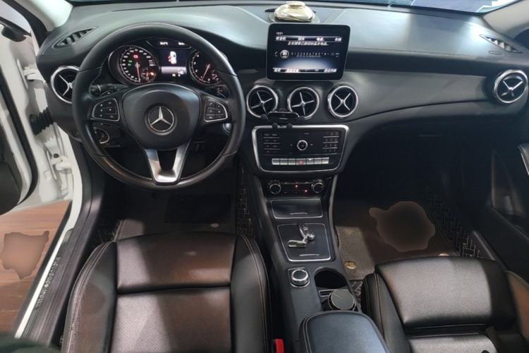 Used Mercedes-Benz GLA 2018 GLA 200 Fashion Model Center Console