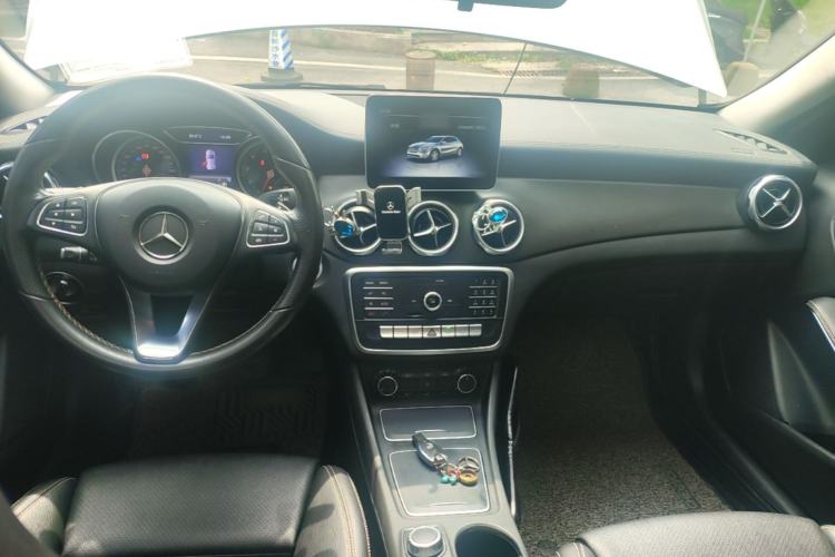 Used Mercedes-Benz GLA 2018 GLA 200 Fashion Model Center Console