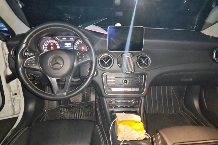 Used Mercedes-Benz GLA 2018 GLA 200 Sport Edition Center Console
