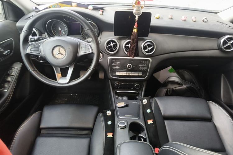 Used Mercedes-Benz GLA 2018 GLA 200 Fashion Model Center Console