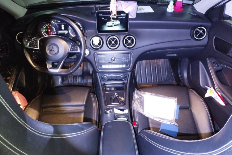 Used Mercedes-Benz GLA 2018 GLA 200 Sport Edition Center Console