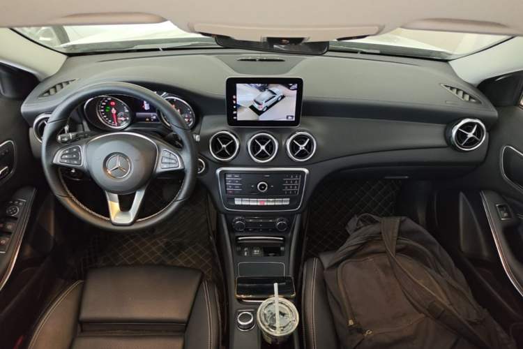 Used Mercedes-Benz GLA 2018 GLA 200 Fashion Model Center Console
