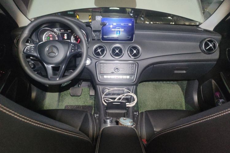 Used Mercedes-Benz GLA 2018 GLA 200 Fashion Model Center Console