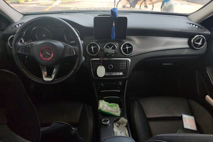 Used Mercedes-Benz GLA 2018 GLA 200 Sport Edition Center Console