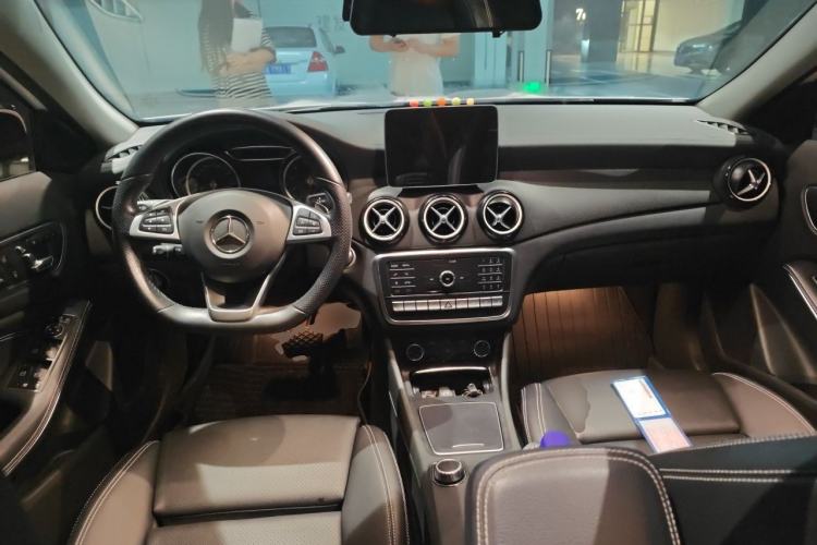 Used Mercedes-Benz GLA 2018 GLA 220 4MATIC Sport Edition Center Console