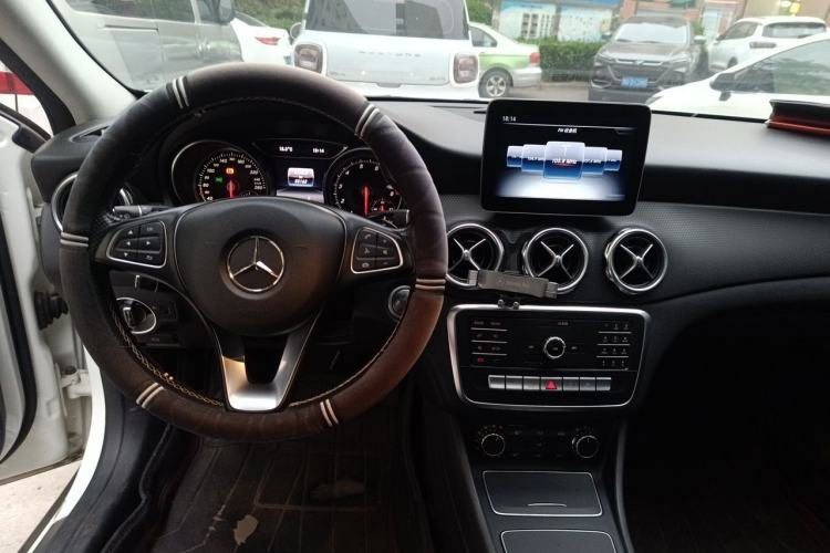 Used Mercedes-Benz GLA 2018 GLA 200 Sport Edition Center Console