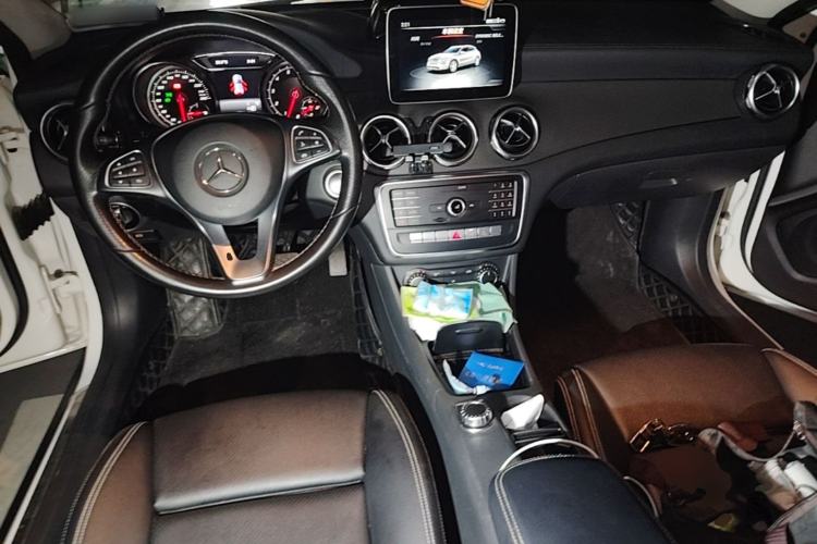 Used Mercedes-Benz GLA 2018 GLA 200 Fashion Model Center Console
