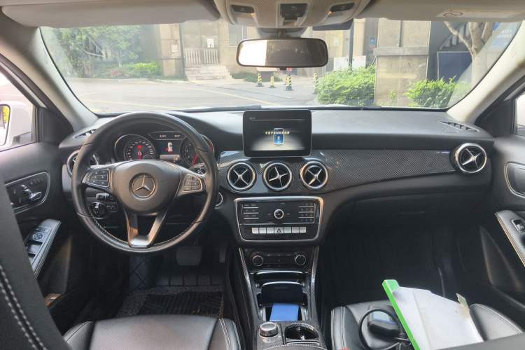 Used Mercedes-Benz GLA 2018 GLA 200 Sport Edition Center Console