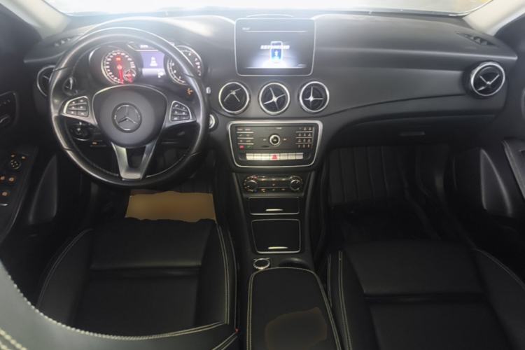 Used Mercedes-Benz GLA 2018 GLA 200 Sport Edition Center Console