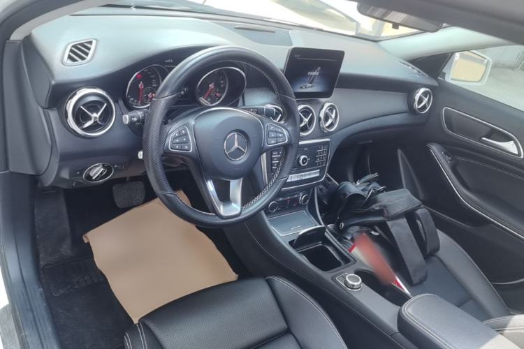 Used Mercedes-Benz GLA 2018 GLA 200 Fashion Model Center Console