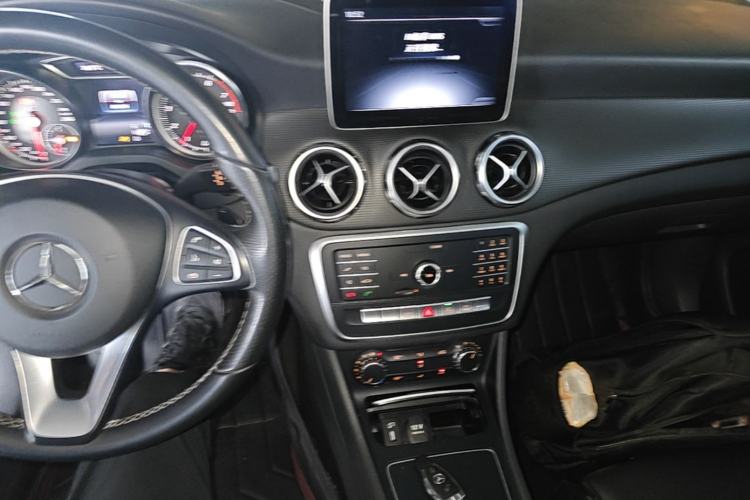 Used Mercedes-Benz GLA 2018 GLA 200 Sport Edition Center Console