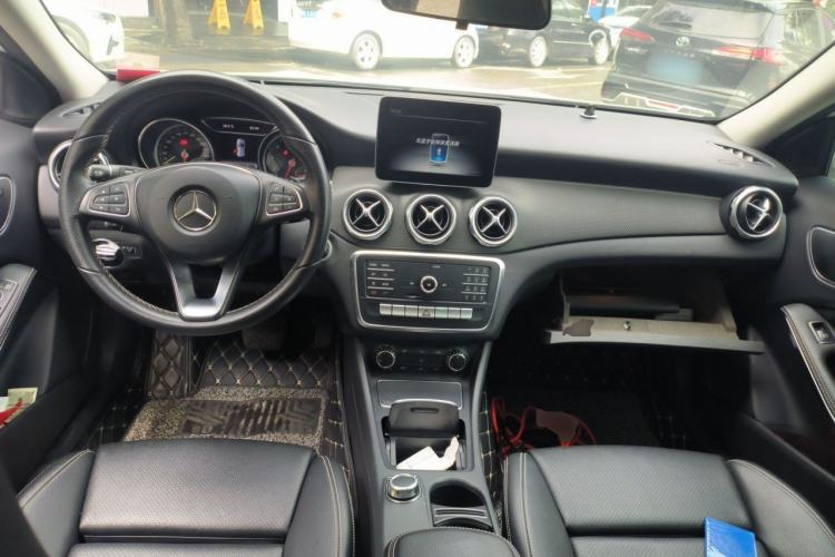 Used Mercedes-Benz GLA 2018 GLA 200 Sport Edition Center Console