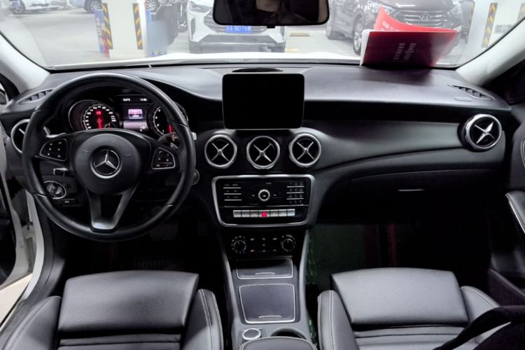 Used Mercedes-Benz GLA 2018 GLA 200 Sport Edition Center Console