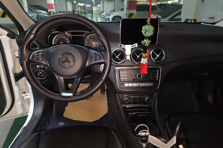 Used Mercedes-Benz GLA 2018 GLA 200 Fashion Model Center Console