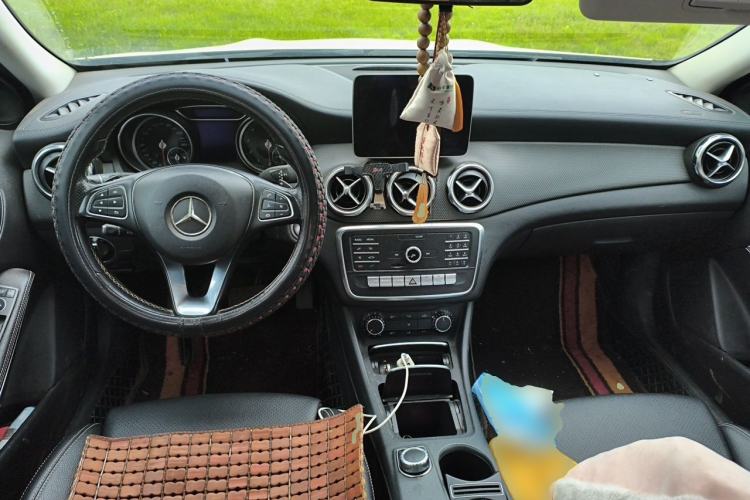 Used Mercedes-Benz GLA 2018 GLA 200 Fashion Model Center Console