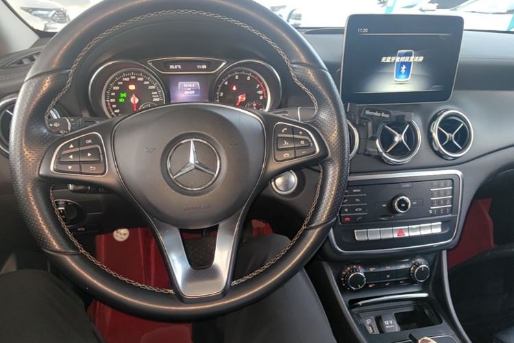 Used Mercedes-Benz GLA 2018 GLA 200 Fashion Model Center Console
