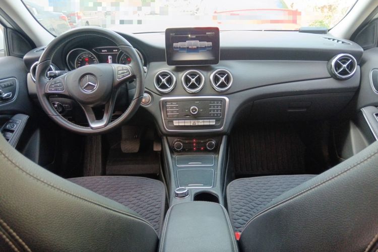 Used Mercedes-Benz GLA 2018 GLA 200 Sport Edition Center Console