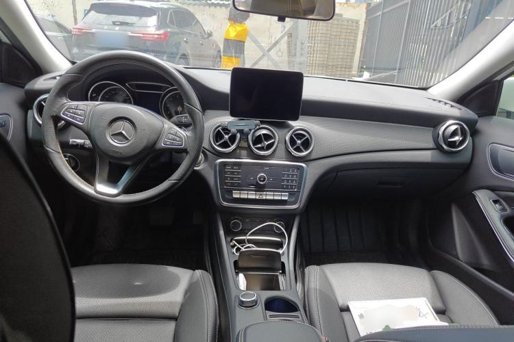 Used Mercedes-Benz GLA 2018 GLA 200 Fashion Model Center Console