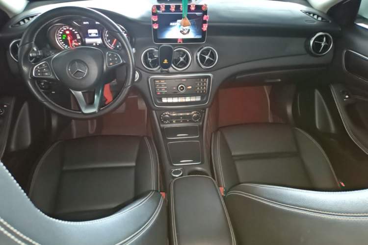 Used Mercedes-Benz GLA 2018 GLA 200 Sport Edition Center Console
