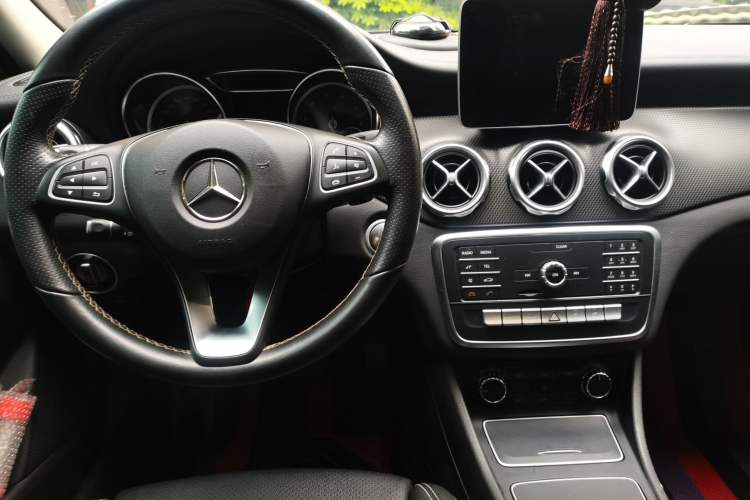 Used Mercedes-Benz GLA 2018 GLA 200 Fashion Model Center Console
