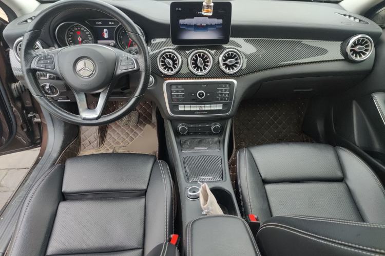 Used Mercedes-Benz GLA 2018 GLA 200 Fashion Model Center Console