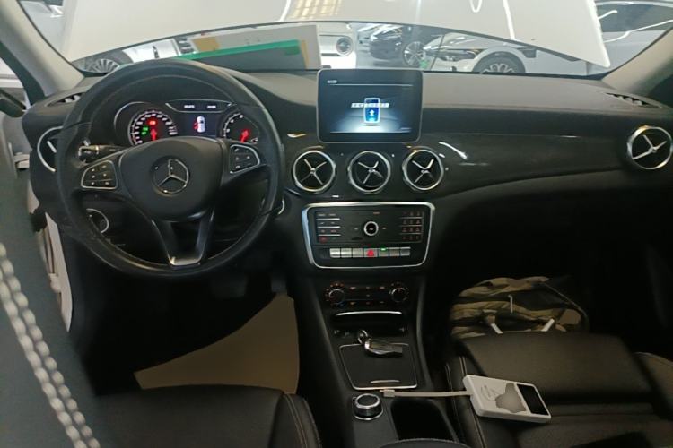 Used Mercedes-Benz GLA 2018 GLA 200 Fashion Model Center Console
