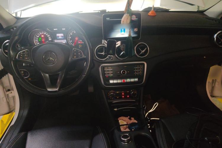 Used Mercedes-Benz GLA 2018 GLA 200 Fashion Model Center Console