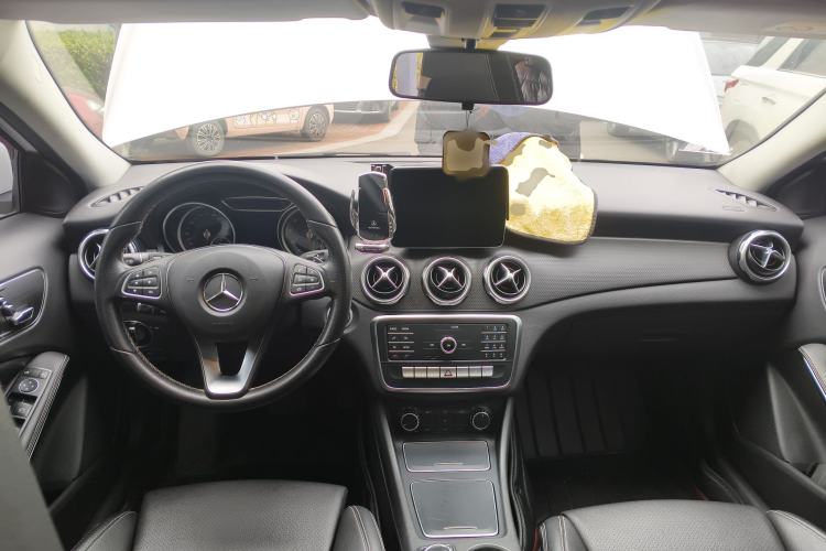 Used Mercedes-Benz GLA 2018 GLA 200 Sport Edition Center Console