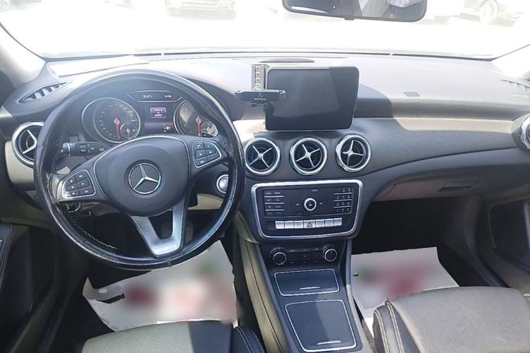 Used Mercedes-Benz GLA 2018 GLA 200 Sport Edition Center Console