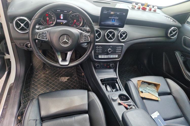 Used Mercedes-Benz GLA 2018 GLA 200 Fashion Model Center Console
