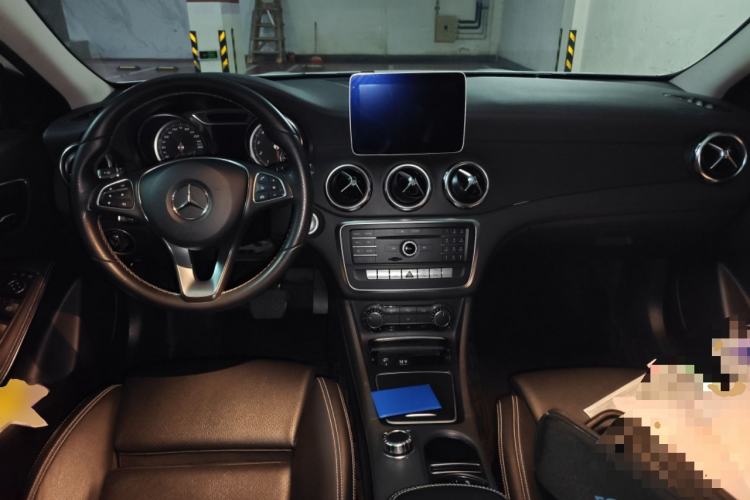 Used Mercedes-Benz GLA 2018 GLA 200 Fashion Model Center Console