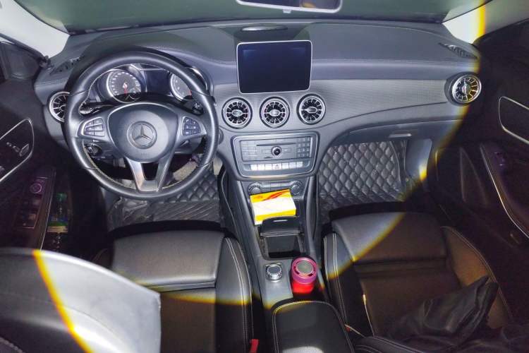 Used Mercedes-Benz GLA 2018 GLA 200 Fashion Model Center Console