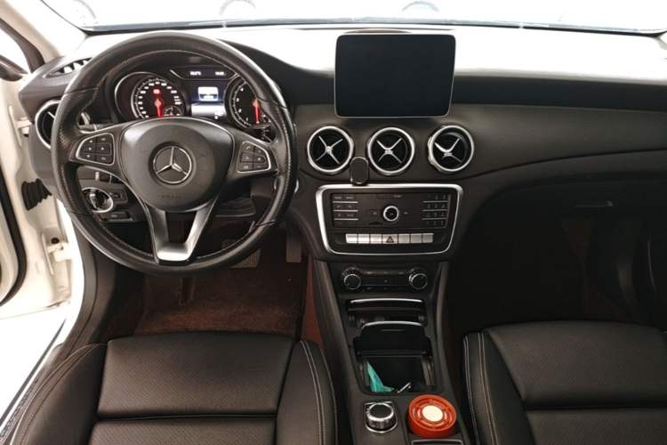 Used Mercedes-Benz GLA 2018 GLA 200 Sport Edition Center Console
