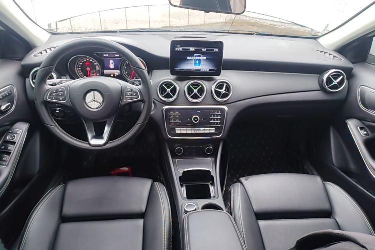 Used Mercedes-Benz GLA 2018 GLA 200 Sport Edition Center Console