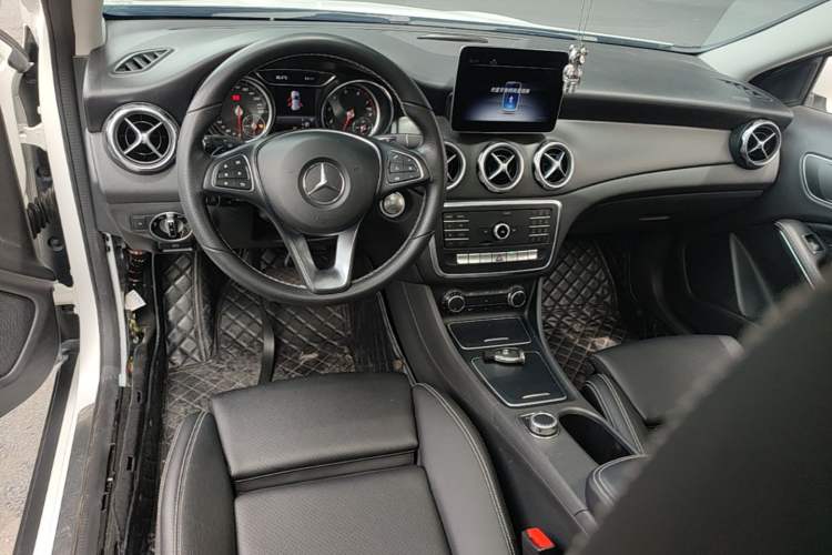 Used Mercedes-Benz GLA 2018 GLA 200 Sport Edition Center Console