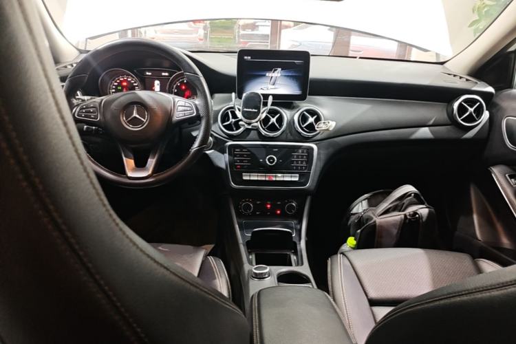 Used Mercedes-Benz GLA 2018 GLA 200 Sport Edition Center Console