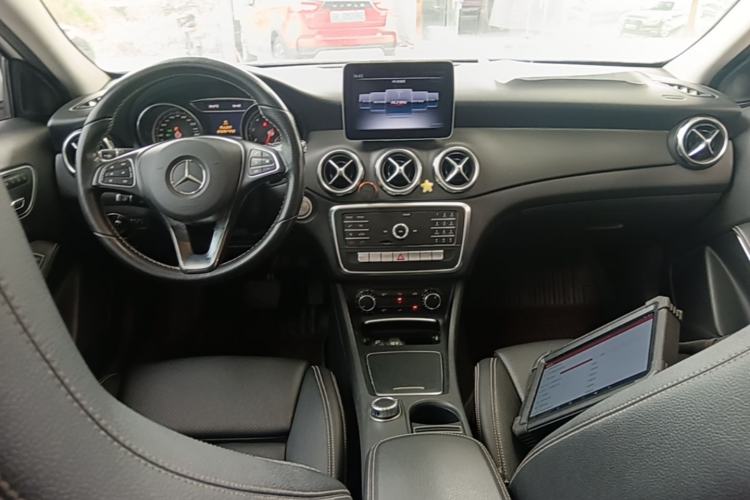 Used Mercedes-Benz GLA 2018 GLA 200 Sport Edition Center Console