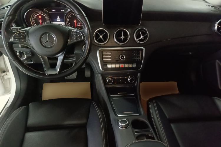 Used Mercedes-Benz GLA 2018 GLA 200 Sport Edition Center Console