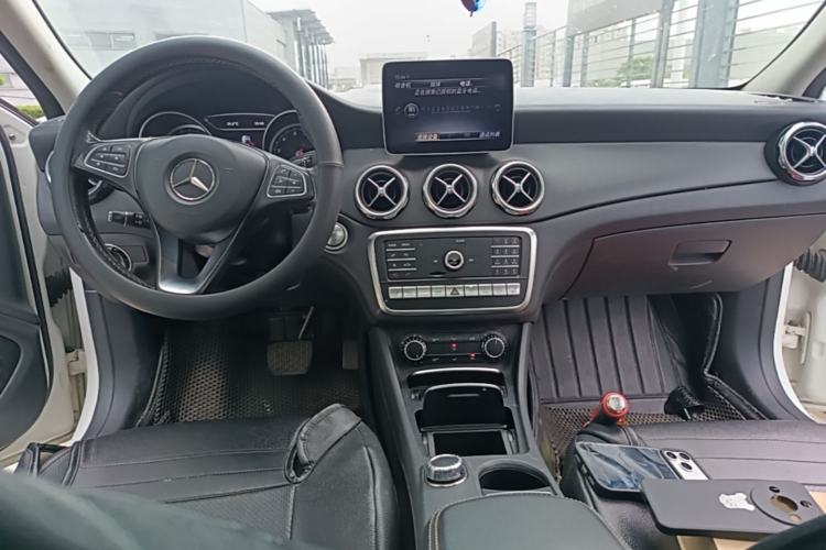 Used Mercedes-Benz GLA 2018 GLA 220 4MATIC Sport Edition Center Console