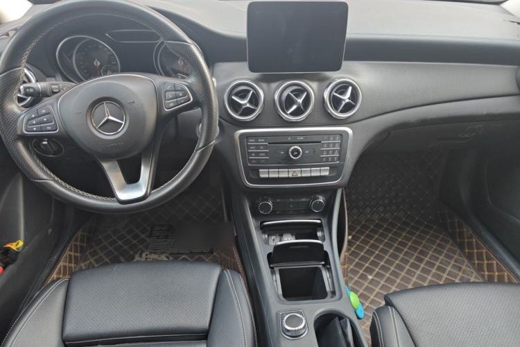 Used Mercedes-Benz GLA 2018 GLA 200 Fashion Model Center Console