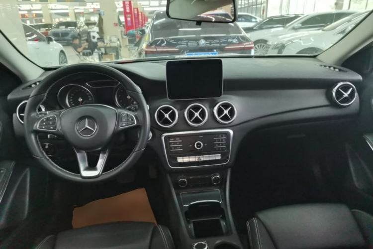 Used Mercedes-Benz GLA 2018 GLA 200 Fashion Model Center Console