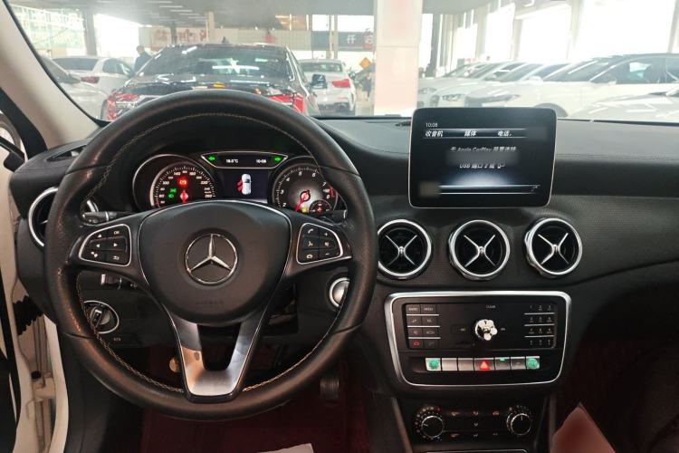 Used Mercedes-Benz GLA 2018 GLA 200 Fashion Model Center Console
