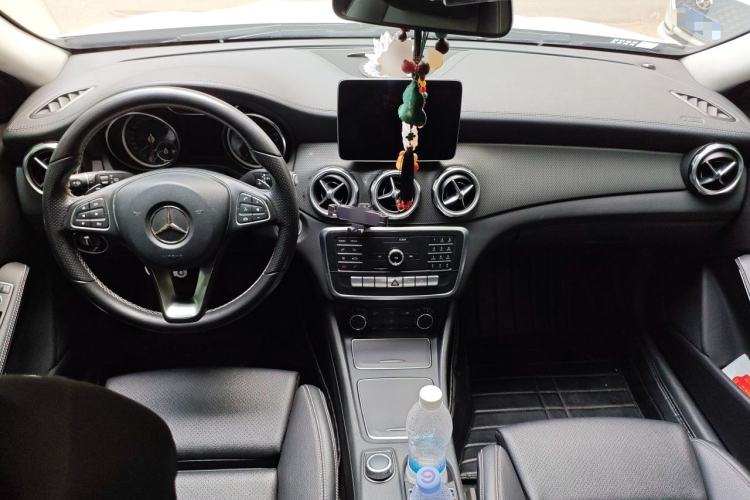 Used Mercedes-Benz GLA 2018 GLA 200 Fashion Model Center Console