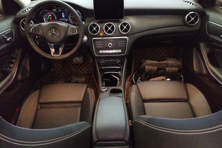 Used Mercedes-Benz GLA 2018 GLA 200 Fashion Model Center Console