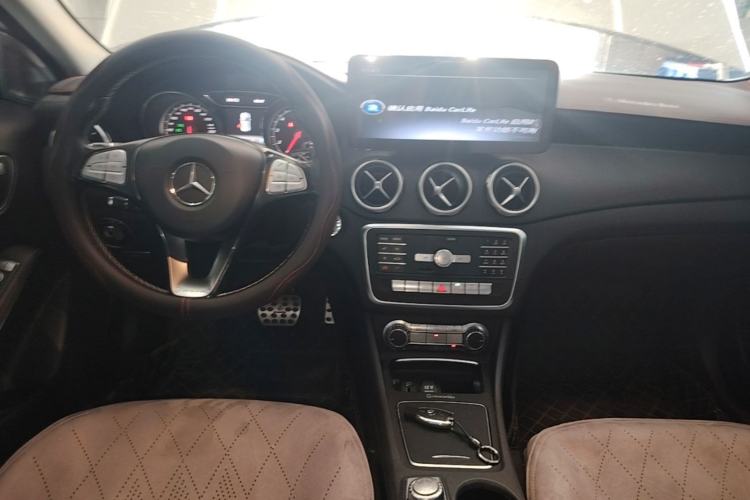 Used Mercedes-Benz GLA 2018 GLA 200 Fashion Model Center Console