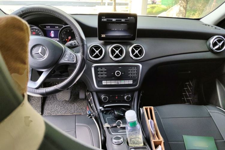 Used Mercedes-Benz GLA 2018 GLA 200 Fashion Model Center Console