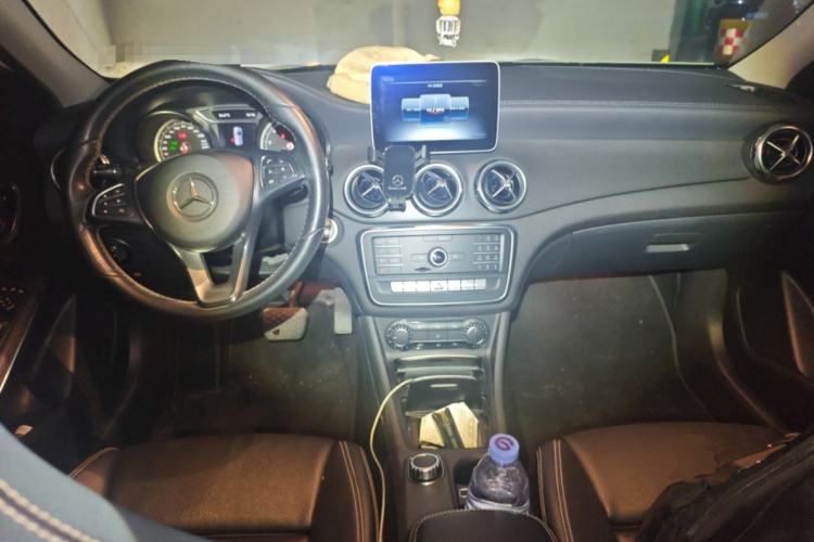 Used Mercedes-Benz GLA 2018 GLA 200 Fashion Model Center Console